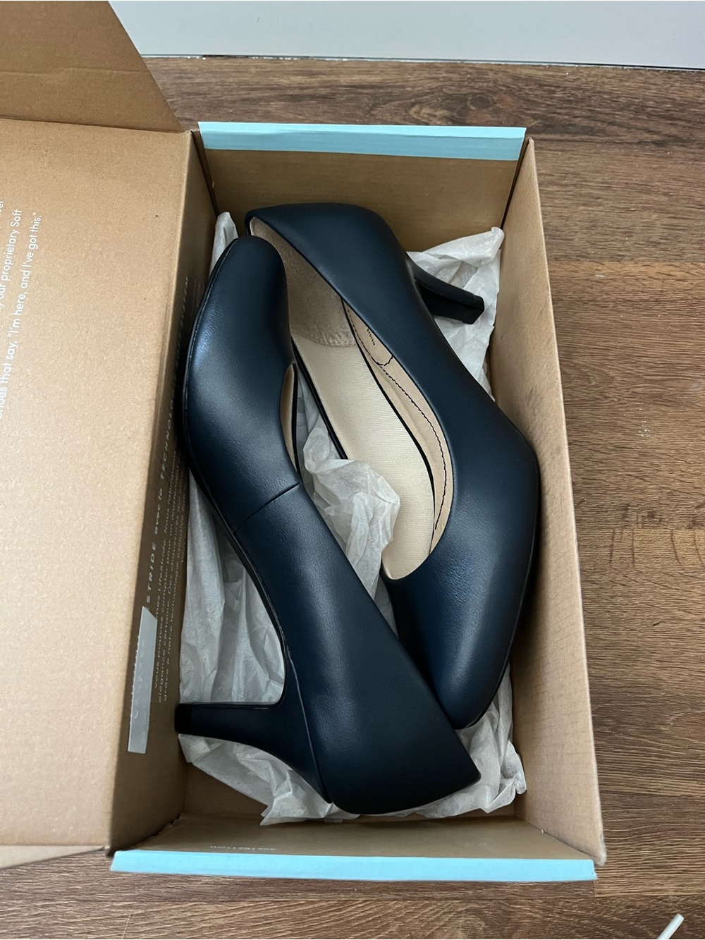 LifeStride Women’s Navy Pumps - size 10, New